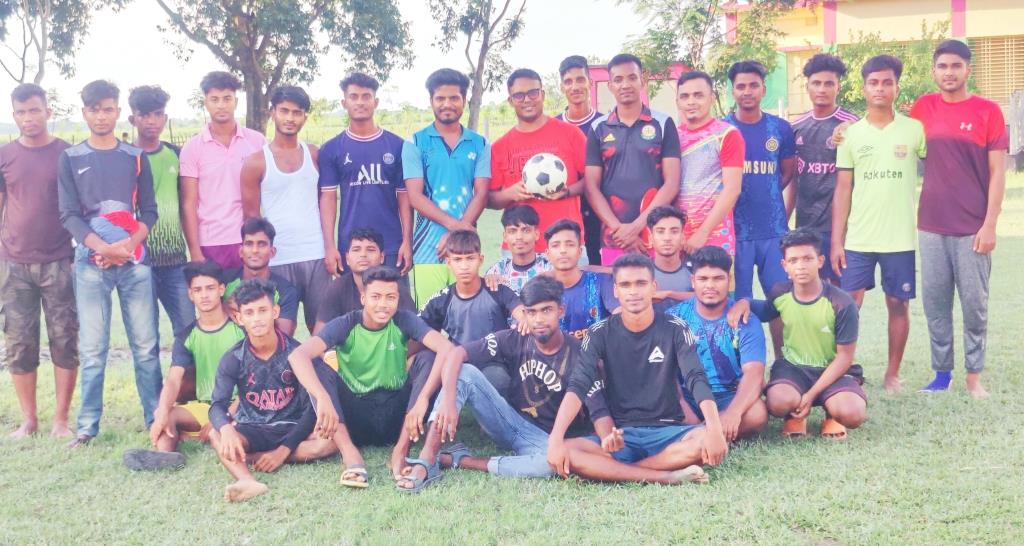 দর্শনার মদনায় প্রীতি ফুটবল খেলা অনুষ্ঠিত