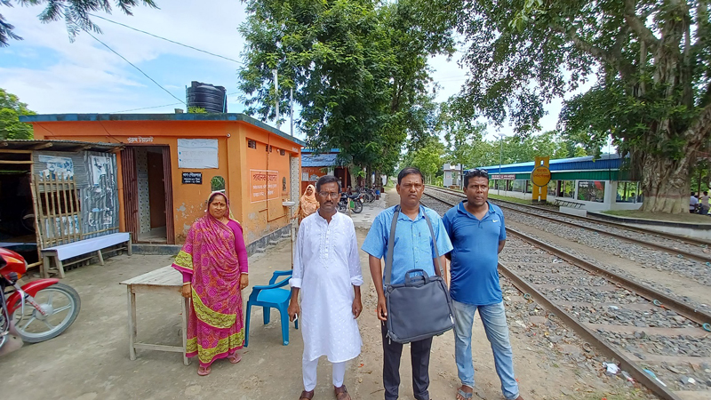 দর্শনা বন্দরে কুড়িয়ে পাওয়া লাখ টাকা ফেরত দিয়ে প্রশংসায় ভাসছেন সোনিয়া বাঁশফোড়