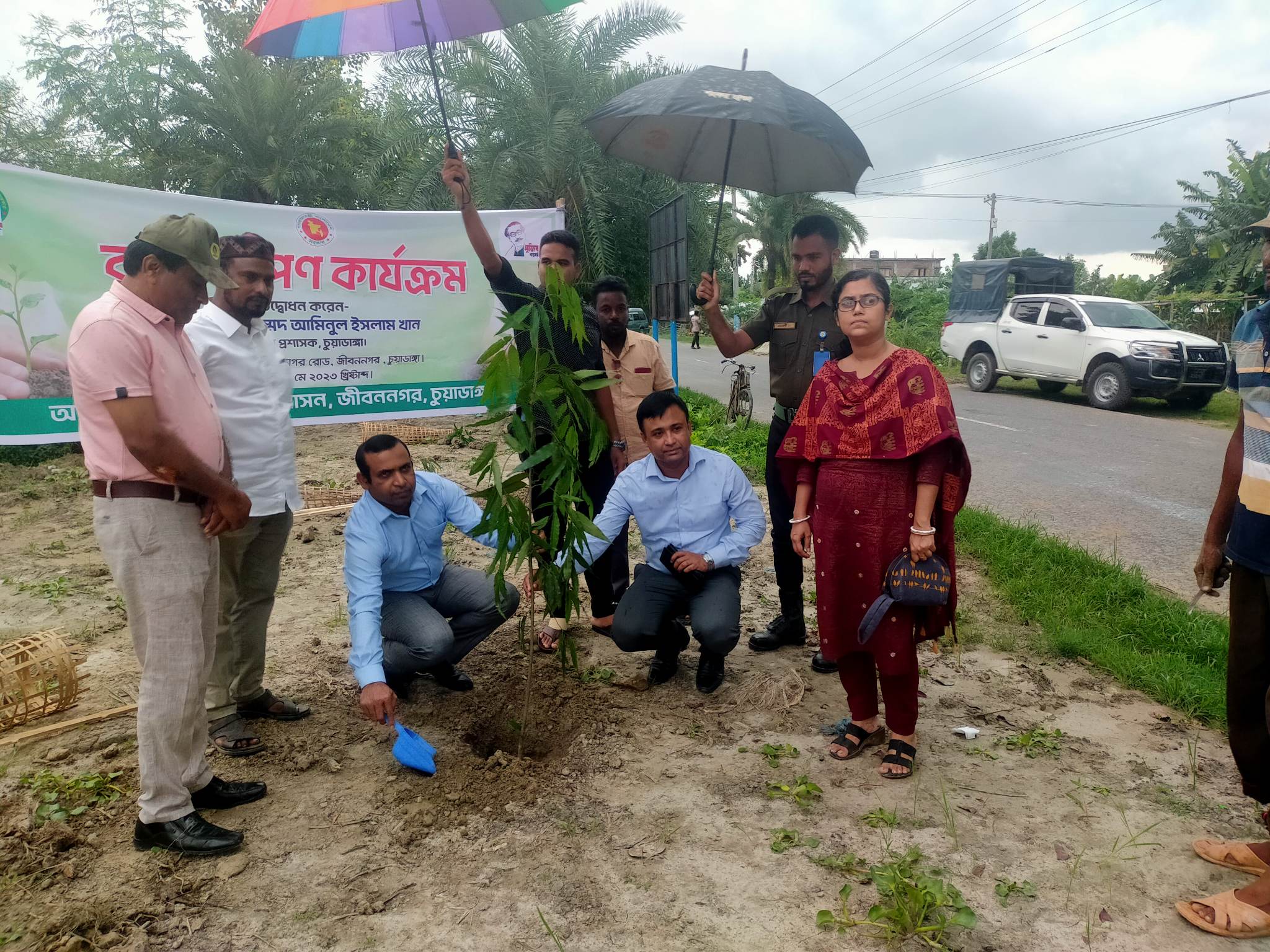 জীবননগরে বৃক্ষরোপণ কর্মসূচির উদ্বোধন করলেন জেলা প্রশাসক