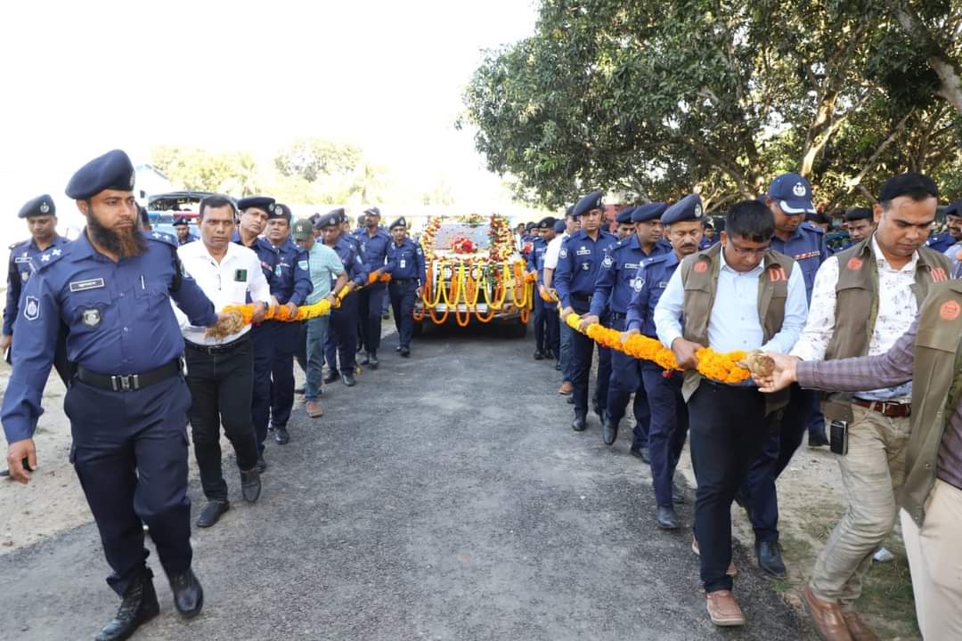 শ্রদ্ধা, প্রশংসা ও সহকর্মীদের অশ্রুসিক্ত ভালোবাসায় বিদায় নিলেন এসপি আব্দুল্লাহ্ আল-মামুন