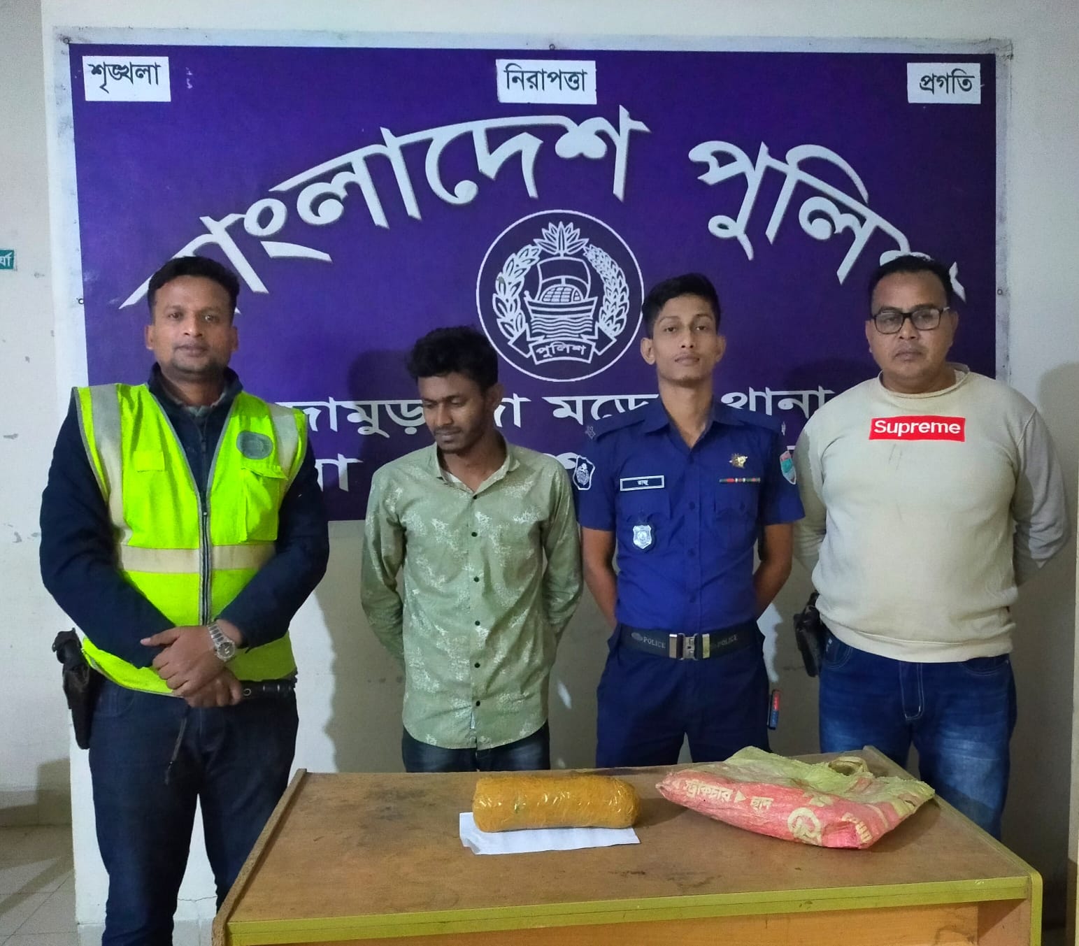 কার্পাসডাঙ্গায় ৫ শ গ্রাম গাঁজাসহ পুলিশের হাতে যুবক আটক