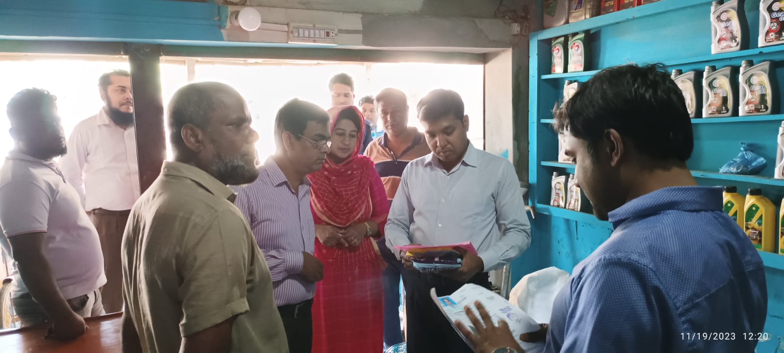 দামুড়হুদায় নিষিদ্ধ ও মেয়াদোত্তীর্ণ কীটনাশক রাখায় ব্যবসায়ীর জরিমানা
