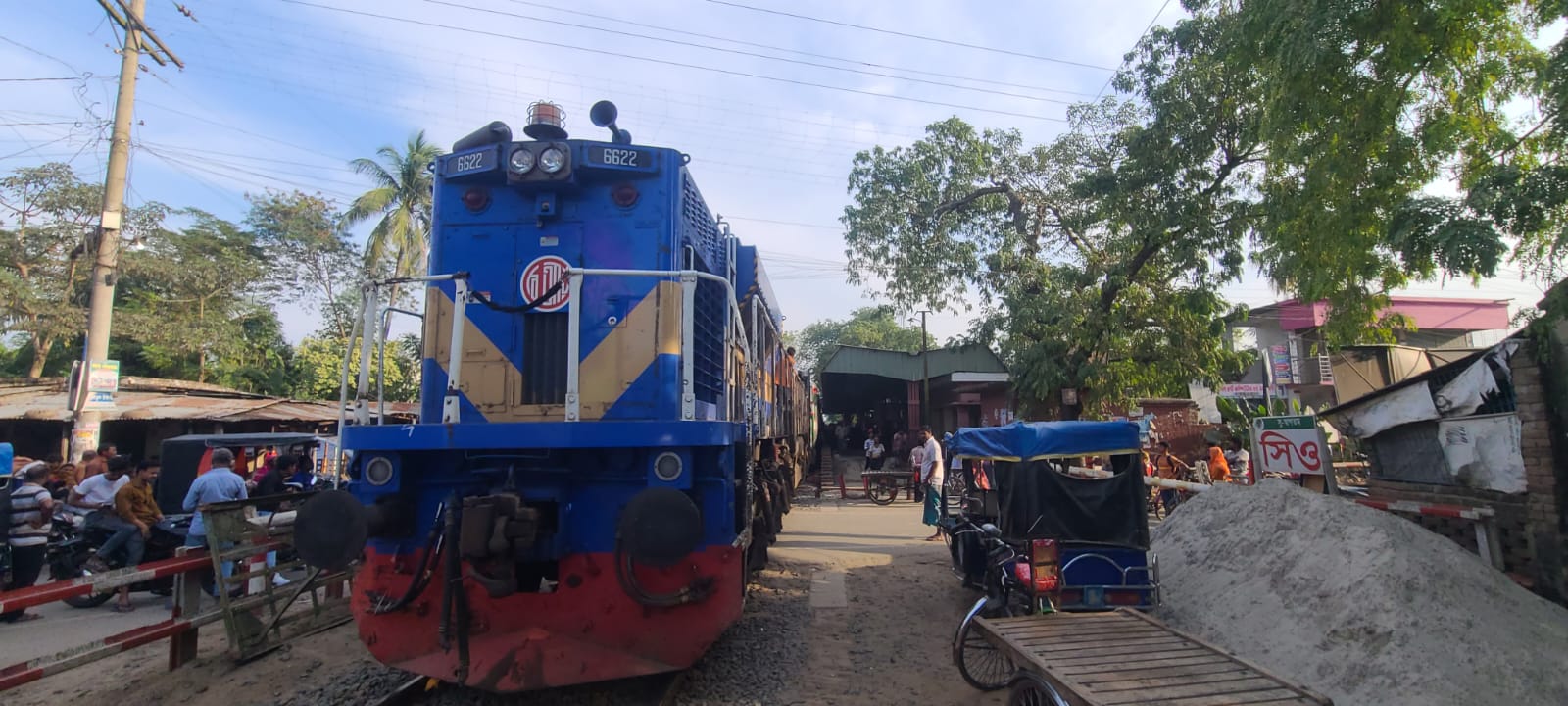দর্শনা হল্ট স্টেশনে যাত্রাবিরতি না দিয়ে বেনাপোল এক্সপ্রেস ট্রেন চলে গেল উথলীতে