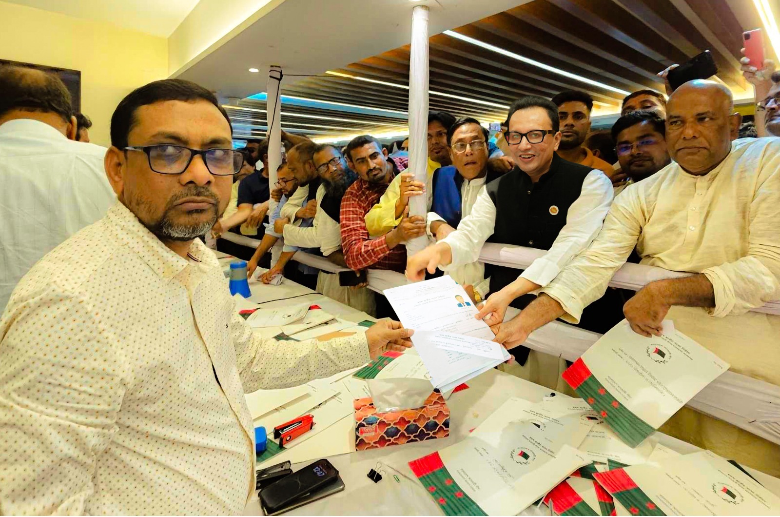 চুয়াডাঙ্গা-১ আসনে মনোনয়ন ফরম জমা দিলেন দিলীপ কুমার আগরওয়ালা
