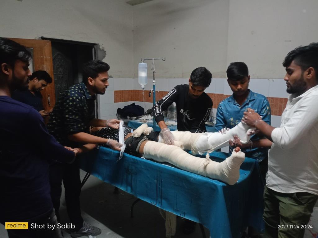 চুয়াডাঙ্গায় আলমসাধুর ধাক্কায় দুই মোটরসাইকেল আরোহী আহত