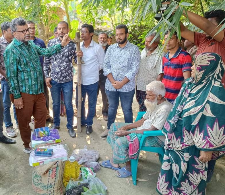 বয়বৃদ্ধ দানেচের পাশে দাঁড়ালেন জেলা আ.লীগের সম্পাদক মিণ্টু