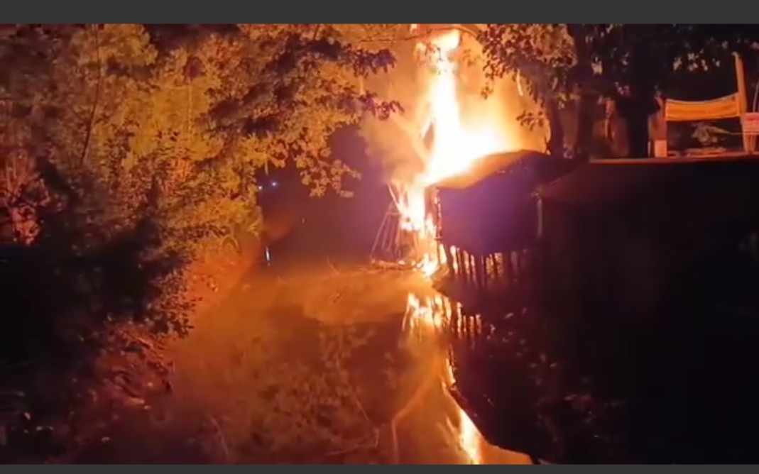 আলমডাঙ্গায় অগ্নিকাণ্ডে তিনটি দোকান ভস্মীভূত