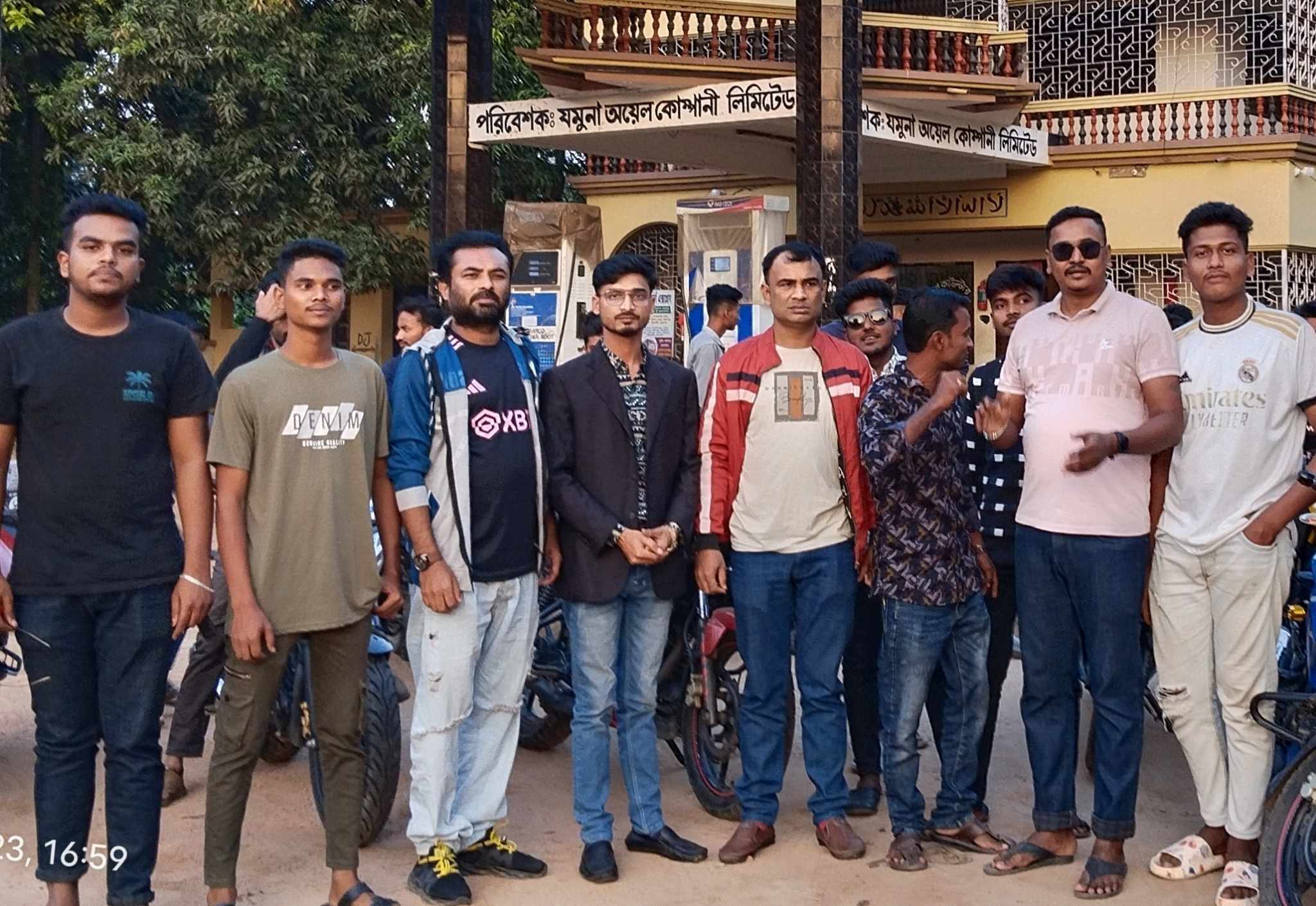 নির্বাচনের তফসিলকে স্বাগত জানিয়ে উথলীতে ছাত্রলীগের শোডাউন