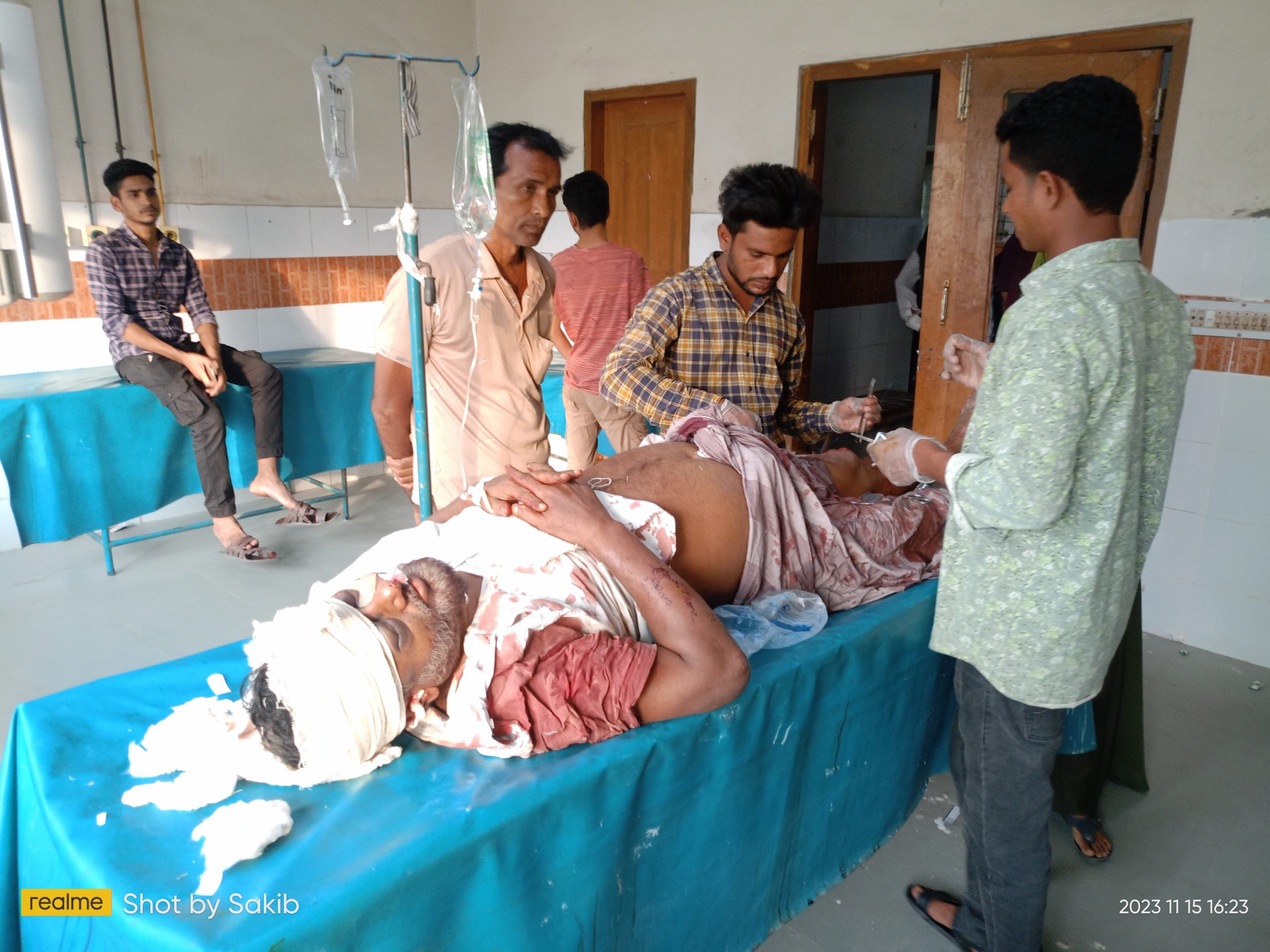 দামুড়হুদায় মোটরসাইকেলের ধাক্কায় পথচারী আহত