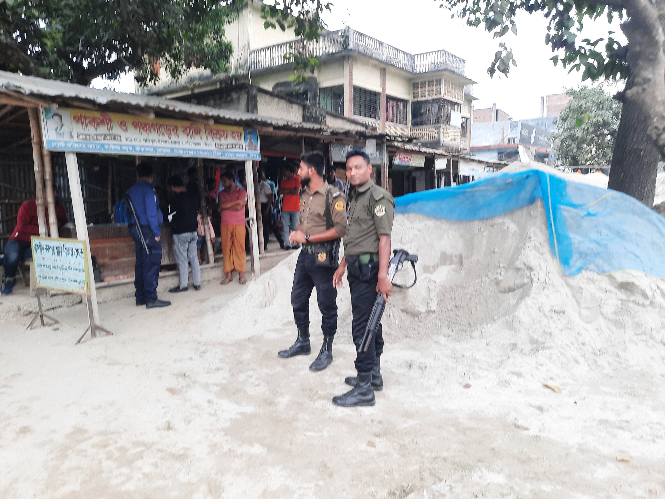 জীবননগরে দুই বালি ব্যবসায়ীকে ১০ হাজার টাকা জরিমানা