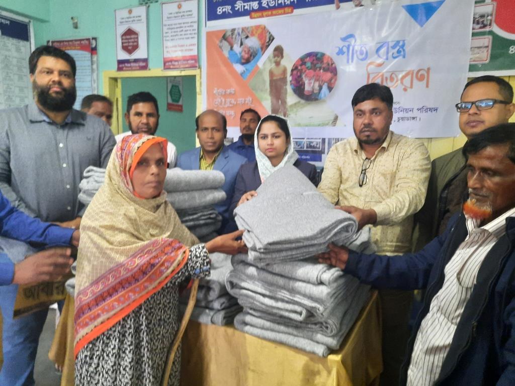 জীবননগর সীমান্ত ইউনিয়ন পরিষদের কম্বল বিতরণ