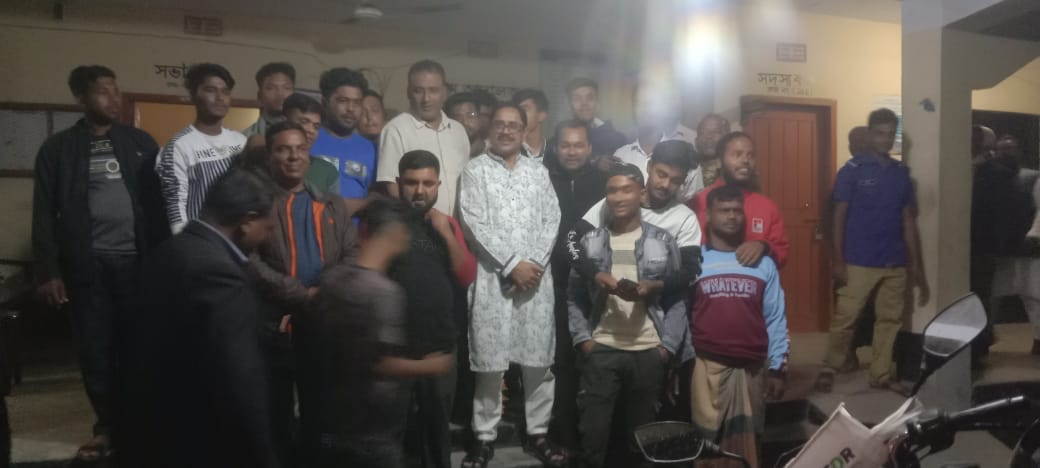 শ্বশুরবাড়ি এসে নেতা-কর্মীদের সাথে এমপি টগরের সাক্ষাৎ