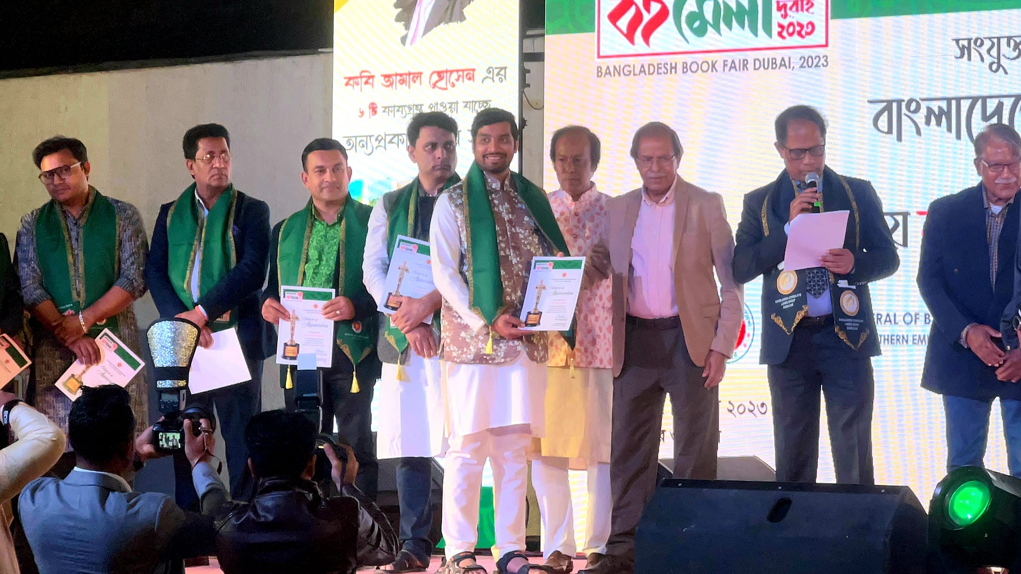 দুবাইয়ে সম্মাননা পেলেন চুয়াডাঙ্গার সাংবাদিক এস এম শাফায়েত