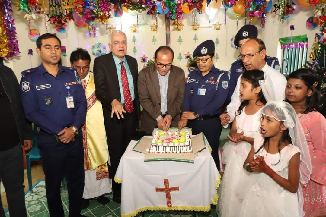 চুয়াডাঙ্গায় গীর্জা পরিদর্শন করলেন ডিসি ও এসপি