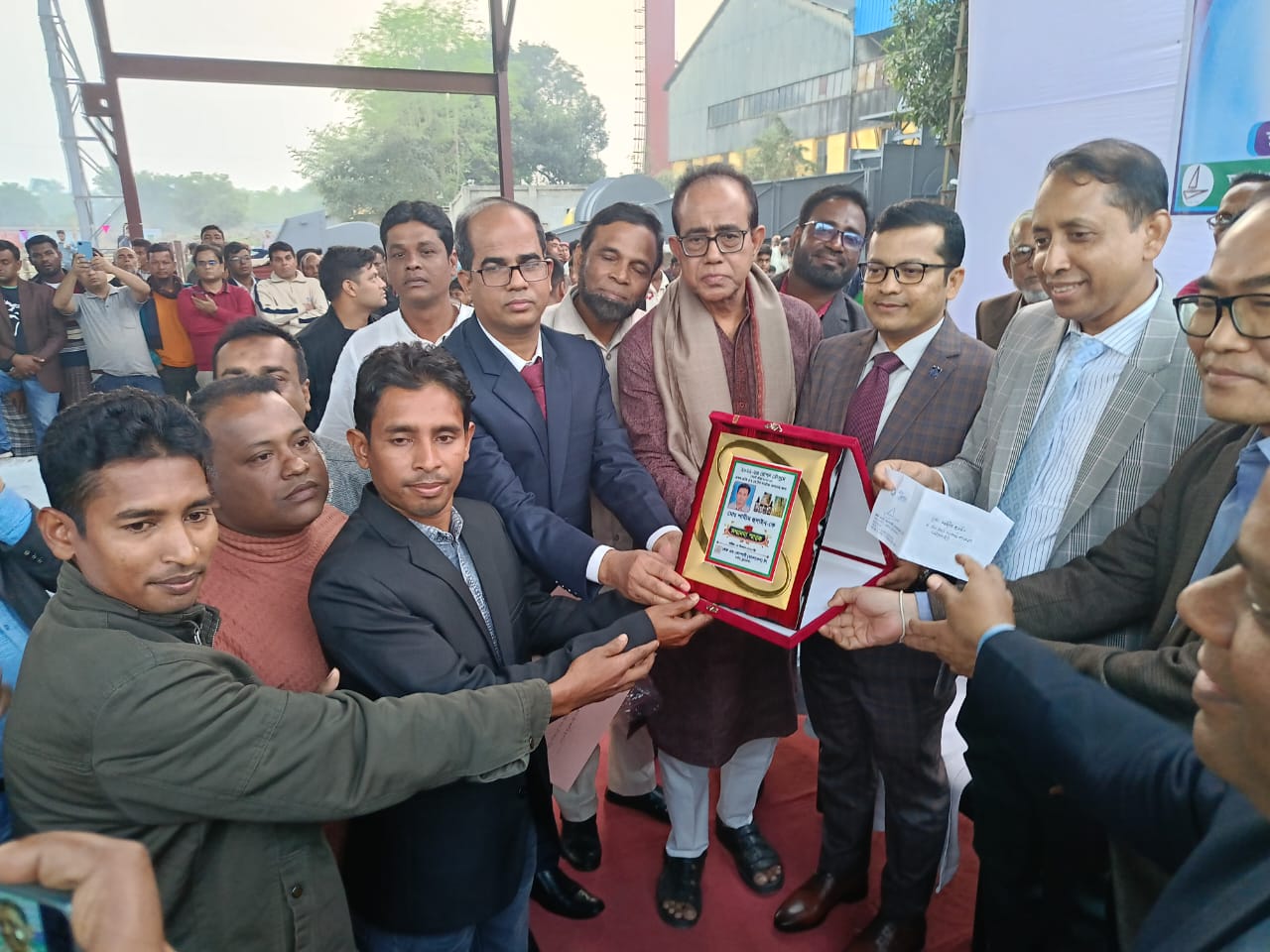 কেরু অ্যান্ড কোম্পানির সেরা আখ চাষি নির্বাচিত হলেন শামিম