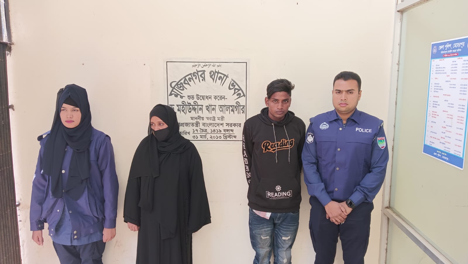 মুজিবনগর সীমান্ত দিয়ে ভারতে অনুপ্রবেশের সময় নারীসহ দুজন আটক
