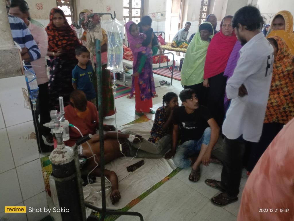 চুয়াডাঙ্গা একাডেমি মোড়ে তুচ্ছ ঘটনায় ঈগল প্রতীকের ইজিবাইক চালককে ছুরিকাঘাতে জখম