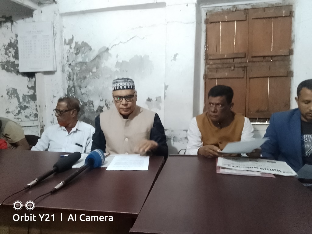 হরিণাকুণ্ডু উপজেলা আ.লীগের সভাপতির সংবাদ সম্মেলন