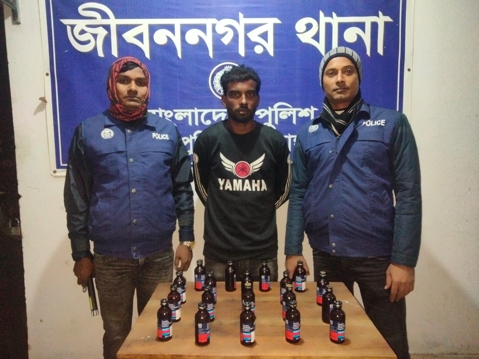জীবননগরে ফেনসিডিল ও গাঁজাসহ দুজন আটক