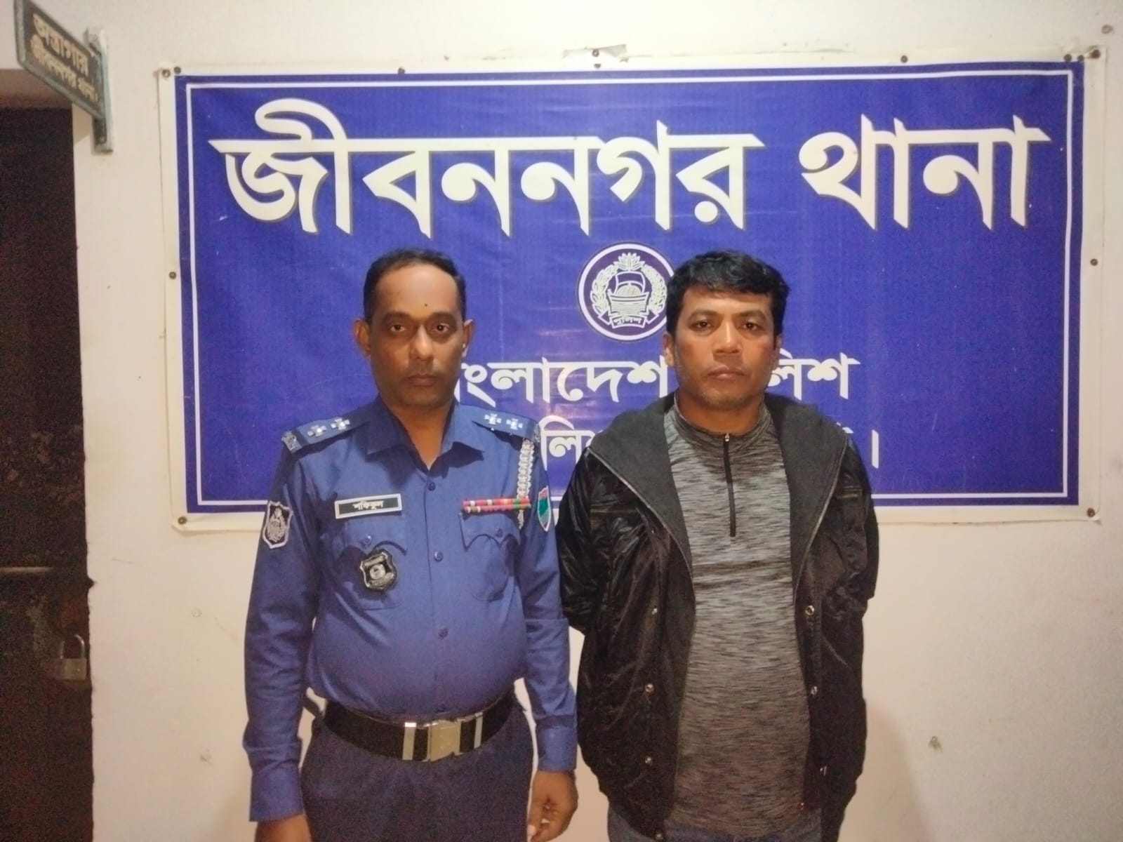 জীবননগরে লিফলেট বিতরণের সময় স্বেচ্ছাসেবক দল নেতা গ্রেপ্তার
