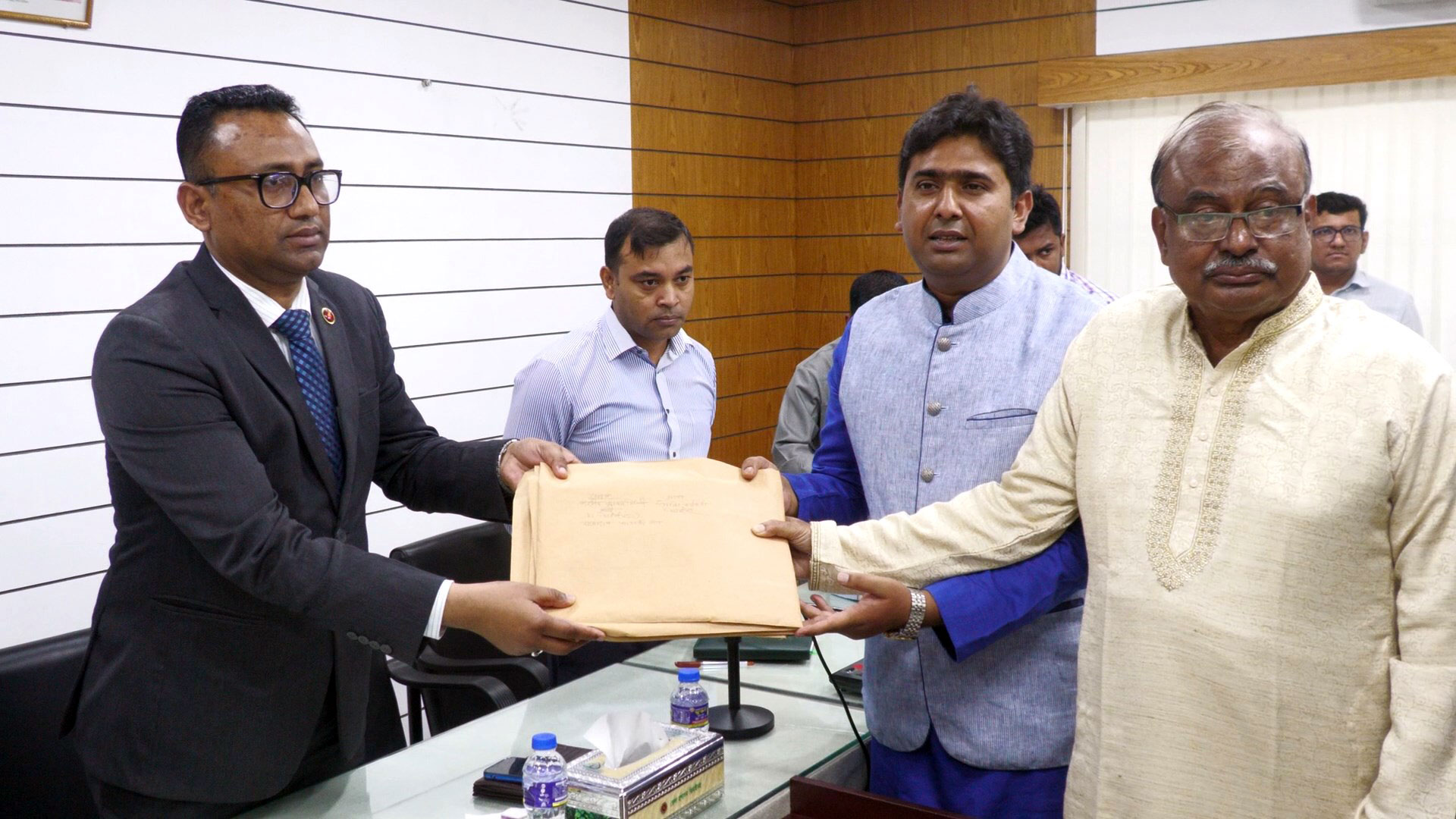 ঝিনাইদহে নৌকার বিপরীতে শক্তিশালী স্বতন্ত্র প্রার্থী