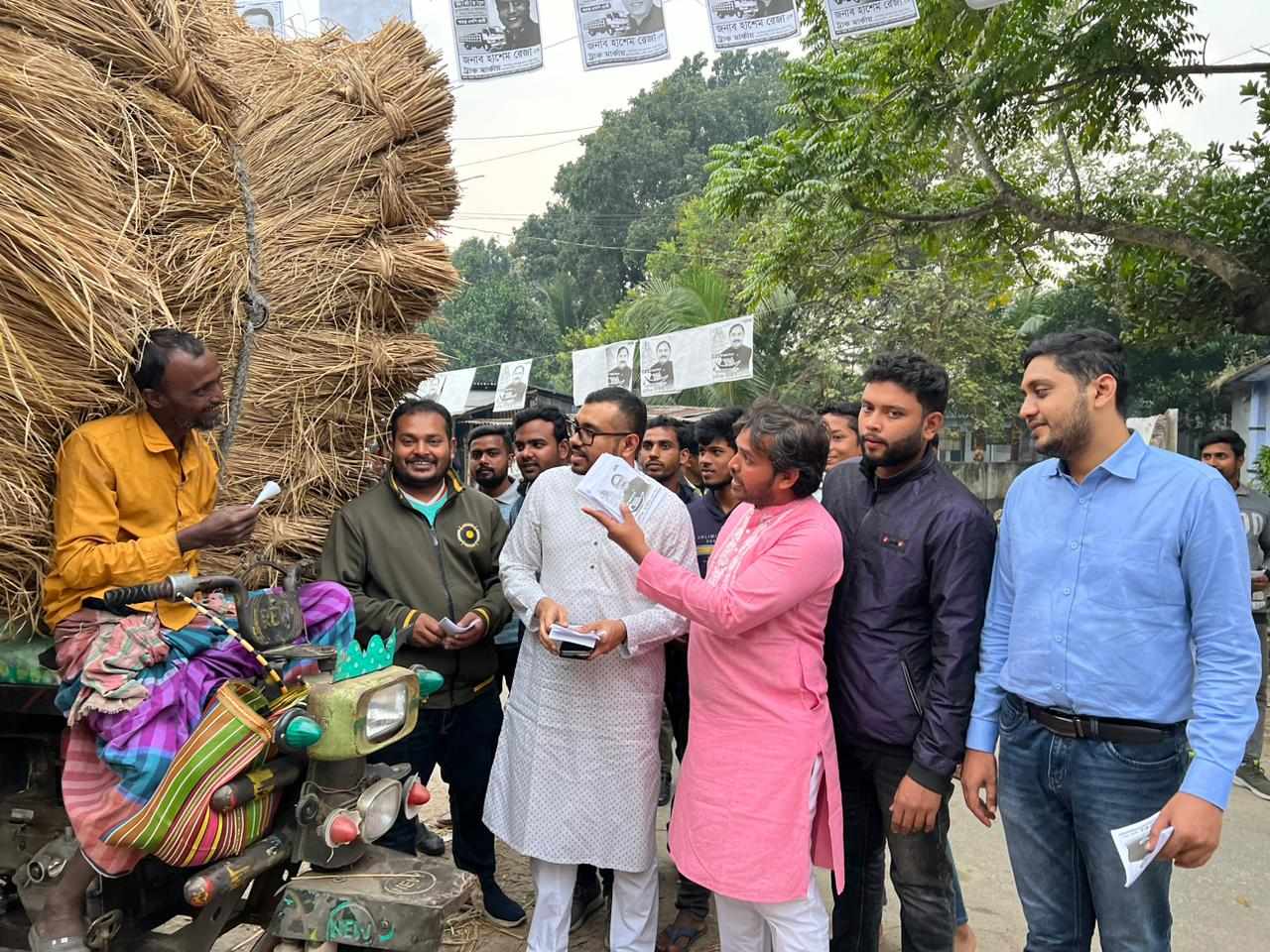জীবননগরে নৌকার পক্ষে এমপি পুত্রের গণসংযোগ
