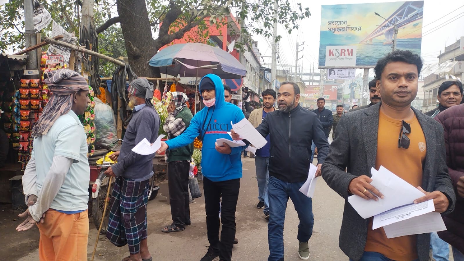 চুয়াডাঙ্গায় এক দফা দাবিতে যুবদলের লিফলেট বিতরণ