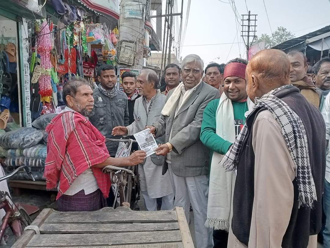 চুয়াডাঙ্গা ও আলমডাঙ্গার বিভিন্ন স্থানে গণসংযোগকালে নৌকার প্রাথী ছেলুন জোয়ার্দ্দার