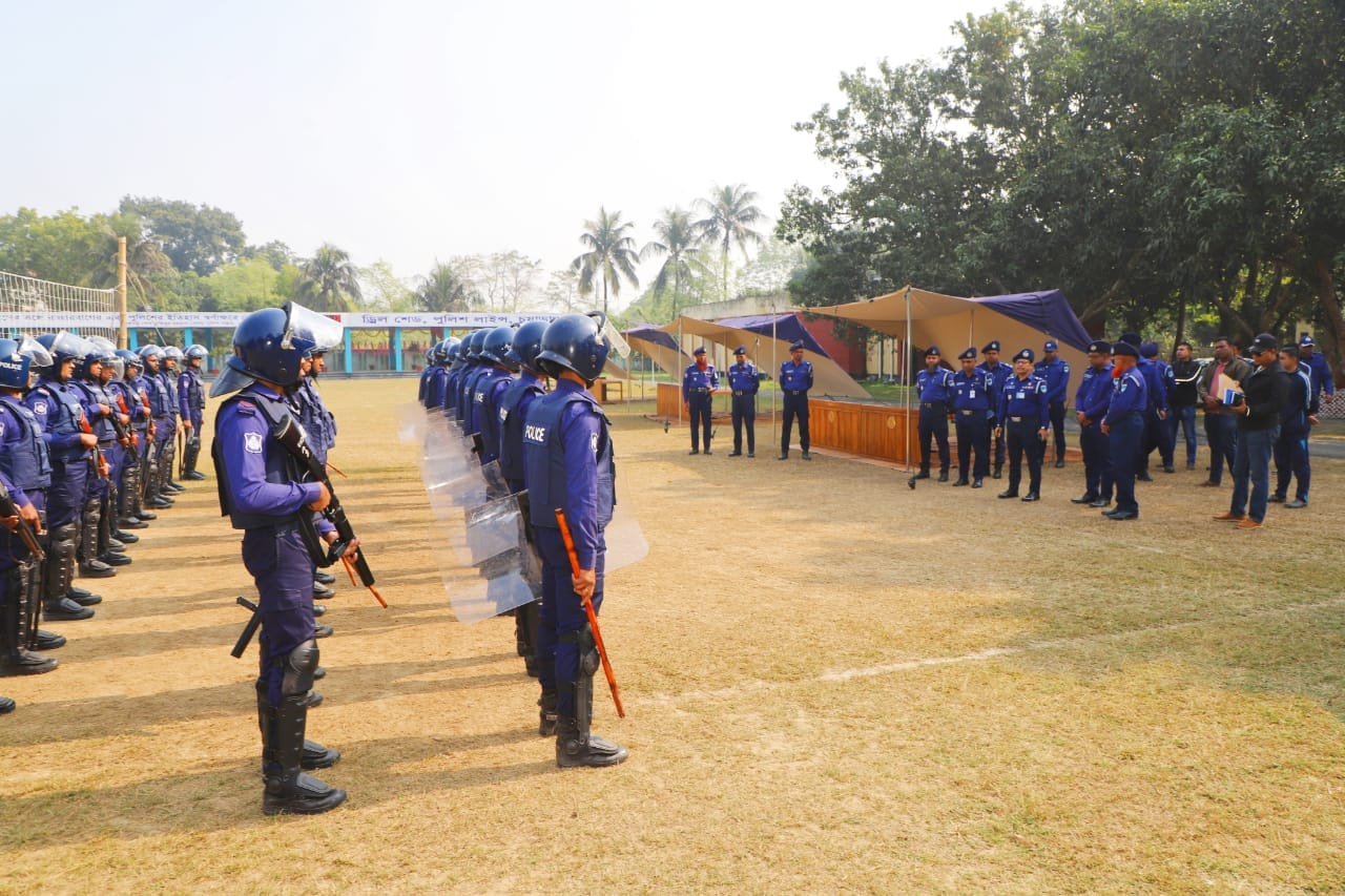 চুয়াডাঙ্গায় নির্বাচন পূর্ব প্রস্তুতি পরিদর্শন ও বিভিন্ন নির্দেশনা দিলেন এসপি ফয়জুর রহমান
