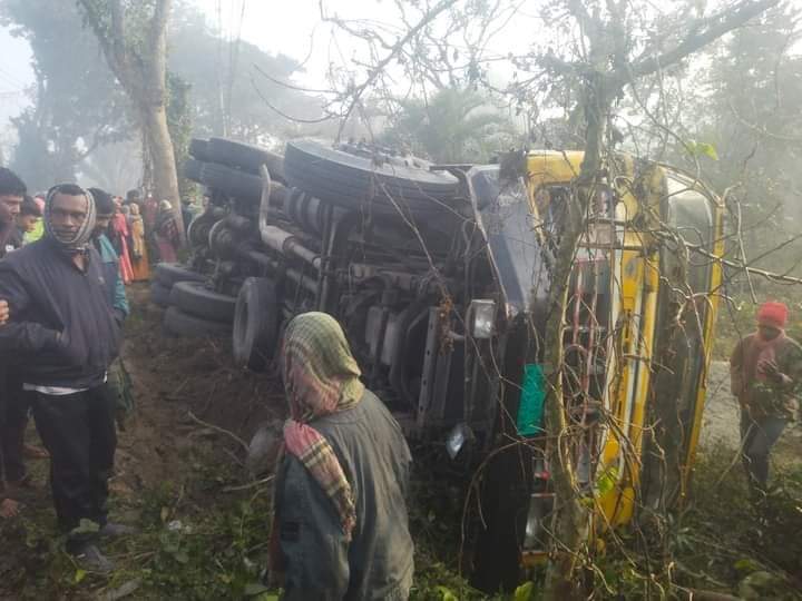 মহেশপুরে ট্রাক-সিএনজি মুখোমুখি সংঘর্ষে নিহত ৩