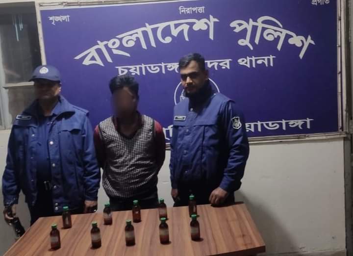 চুয়াডাঙ্গা থেকে ১৫ বোতল  অ্যালকোহলসহ গ্রেপ্তার