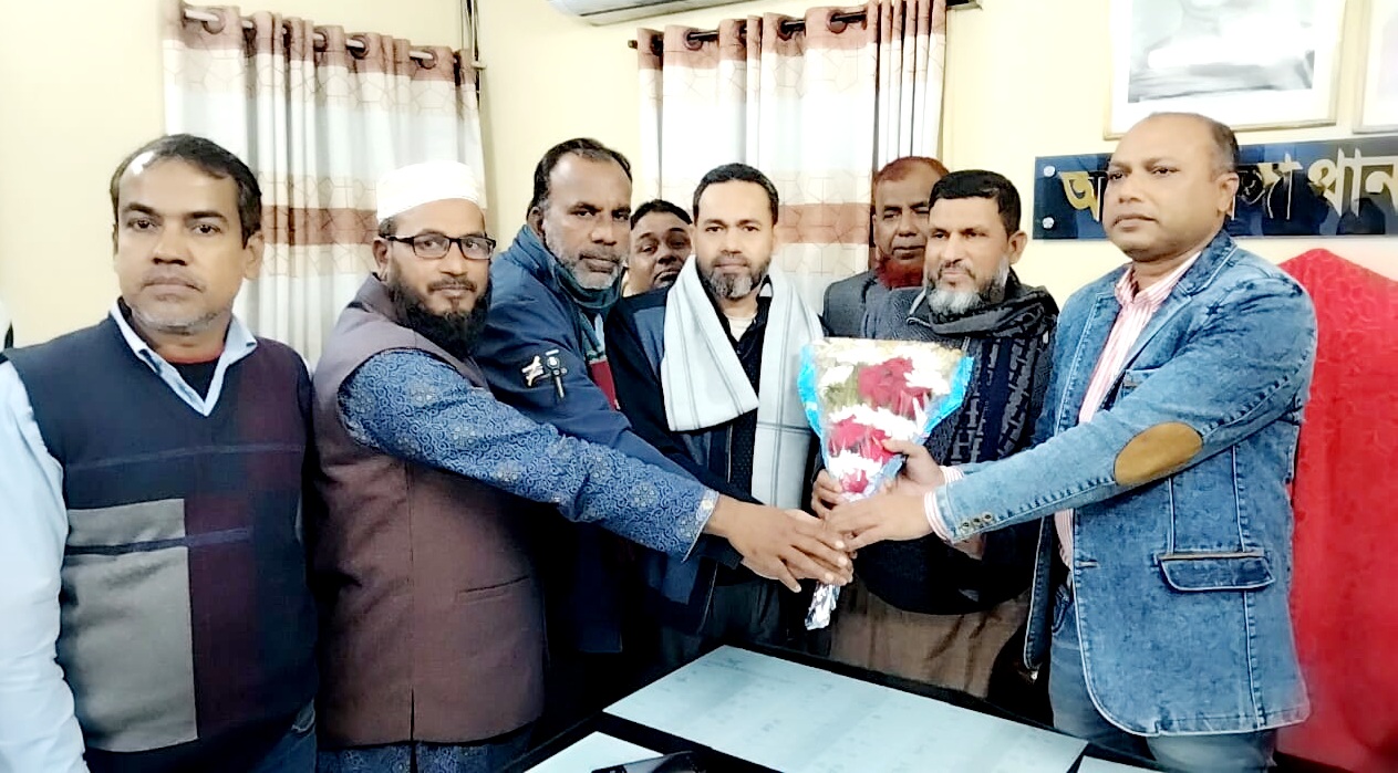 আলমডাঙ্গা থানার নবাগত ওসির সঙ্গে বণিক সমিতির সদস্যদের সৌজন্য সাক্ষাৎ