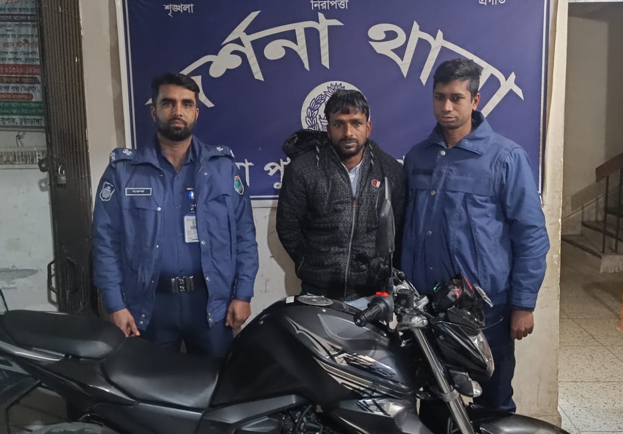 দর্শনায় বসত ঘরের গ্রিলের তালা ভেঙে মোটরসাইকেল চুরি