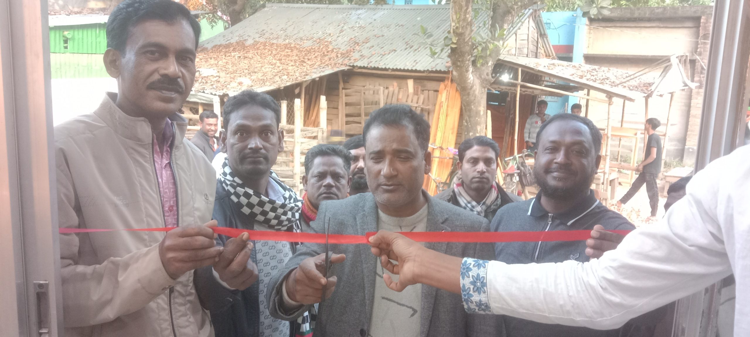 আন্দুবাড়ীয়ায় মুসলিম জুয়েলার্সের শো-রুম উদ্বোধন