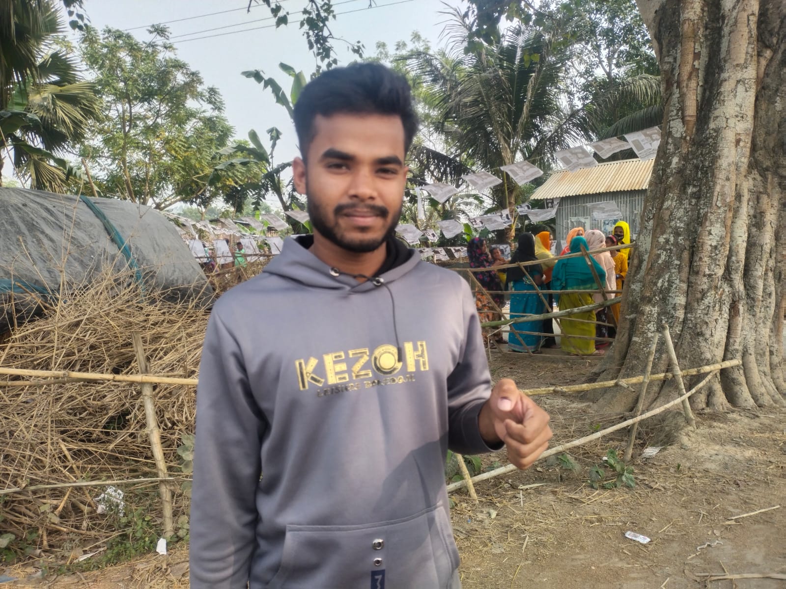 প্রথম ভোট দিতে পেরে উচ্ছ্বসিত চুয়াডাঙ্গার তরুণ ভোটাররা