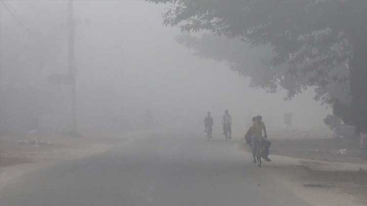 হাড় কাঁপানো শীতে বিপর্যস্ত মানুষের স্বাভাবিক জীবনযাত্রা