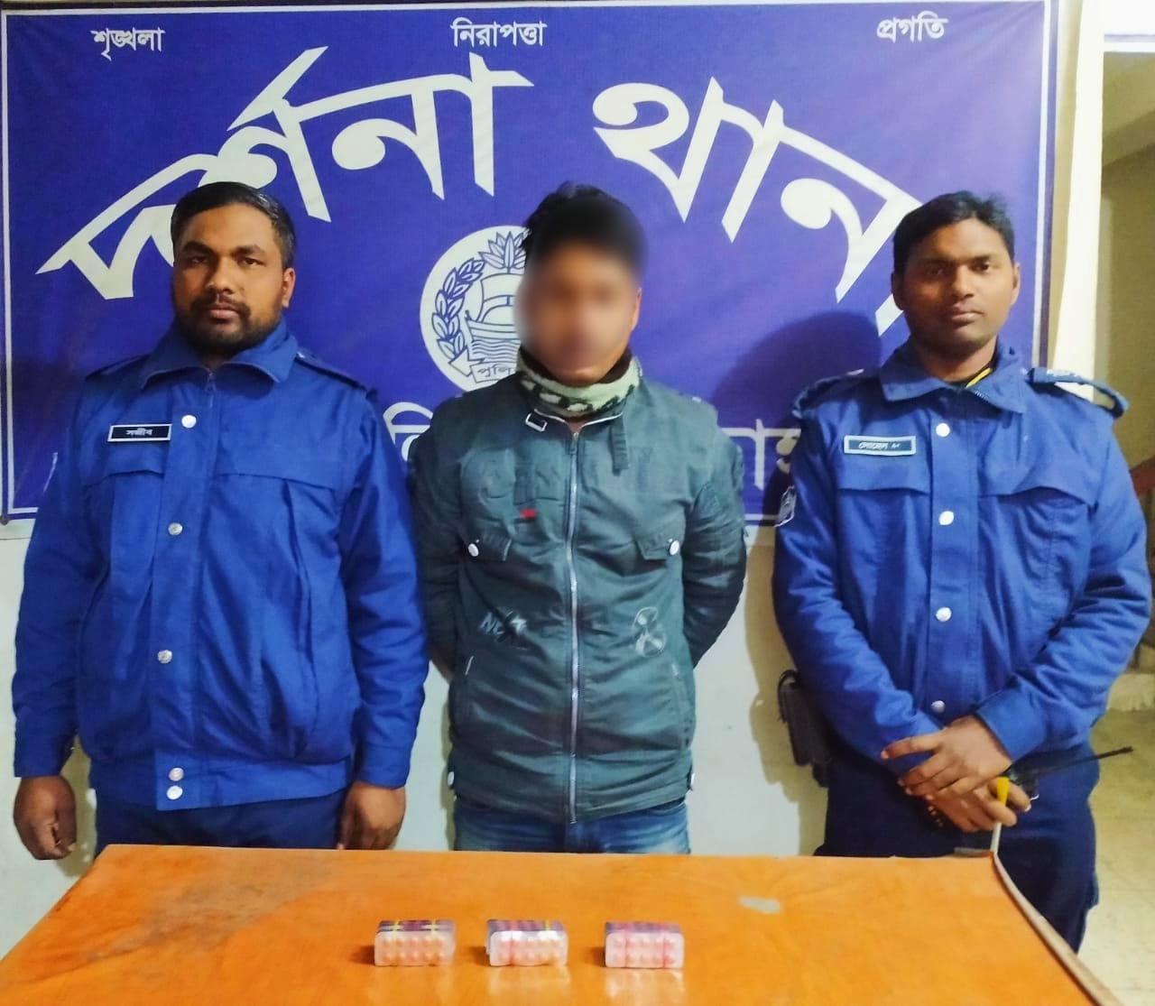 গাঁজা ও টাপেন্টাডটসহ দুই মাদক ব্যবসায়ী আটক