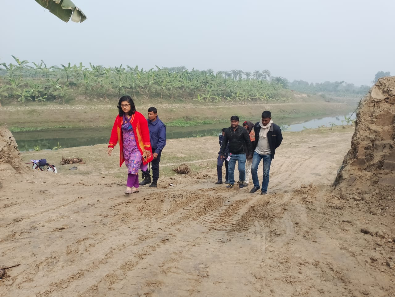 জীবননগরে জরিমানা করেও থামছে না নদের মাটি কাটা