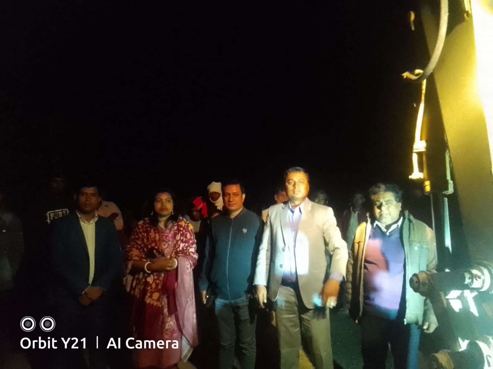 নবগঙ্গা নদী ওপর দেওয়া মাটির বাঁধ অপসারণ