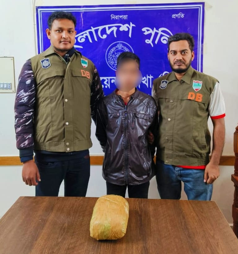 চুয়াডাঙ্গায় পুলিশের অভিযানে গাঁজাসহ যুবক আটক