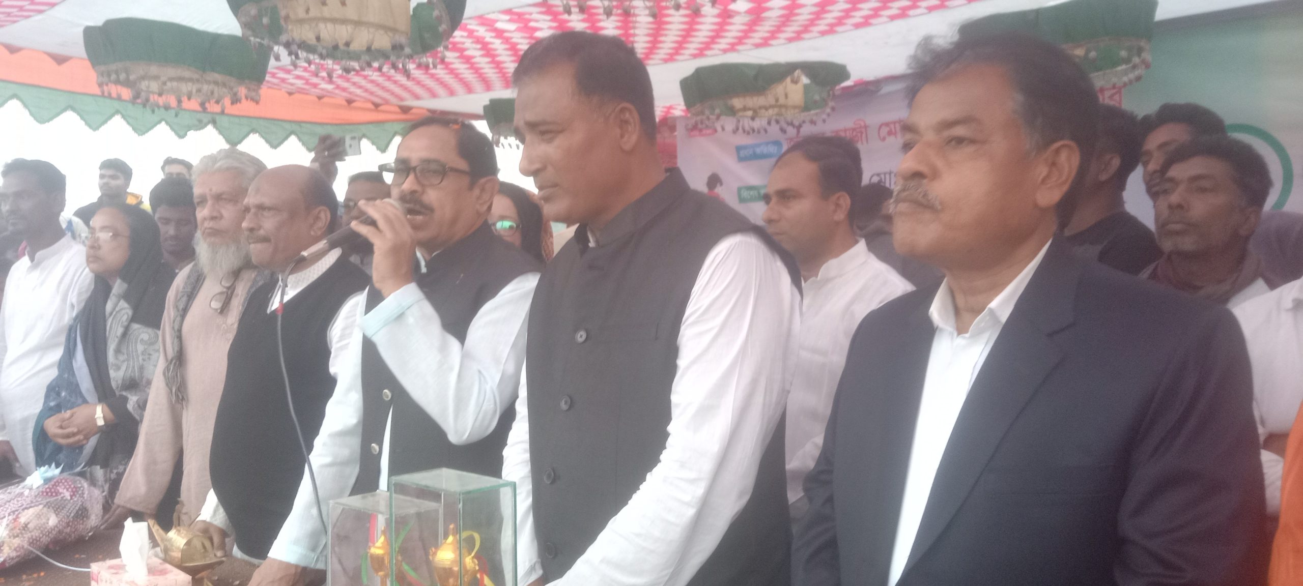 আন্দুলবাড়ীয়ায় প্রমিলা প্রীতি ফুটবল টুর্নামেন্ট উদ্বোধন করলেন এমপি টগর