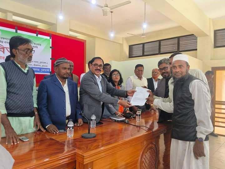 ৩২টি প্রতিষ্ঠানে আর্থিক অনুদান বিতরণ করলেন এমপি টগর