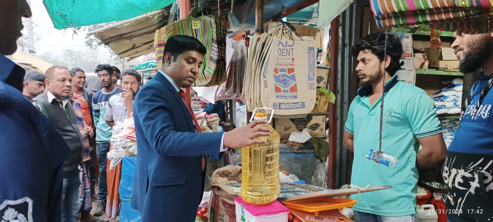 কার্পাসডাঙ্গায় মূল্যতালিকা না থাকায় চাল ব্যবসায়ীকে জরিমানা