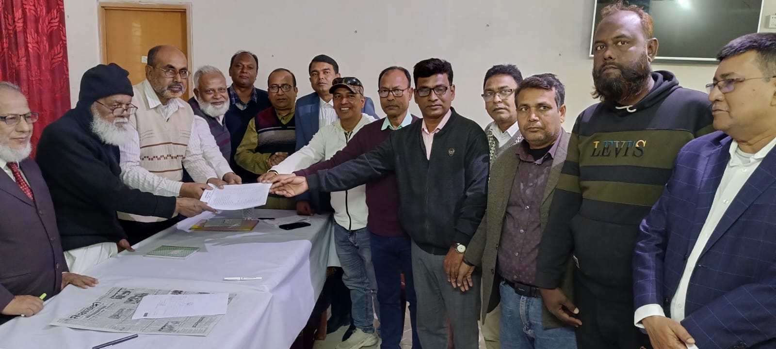 চুয়াডাঙ্গা প্রেসক্লাব ও সাংবাদিক সমিতির নব নির্বাচিত কমিটির দায়িত্বভার গ্রহন 
