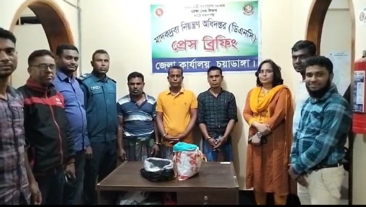 দামুড়হুদায় বুপ্রেনরফাইন ইনজেকশনসহ আটক ৩