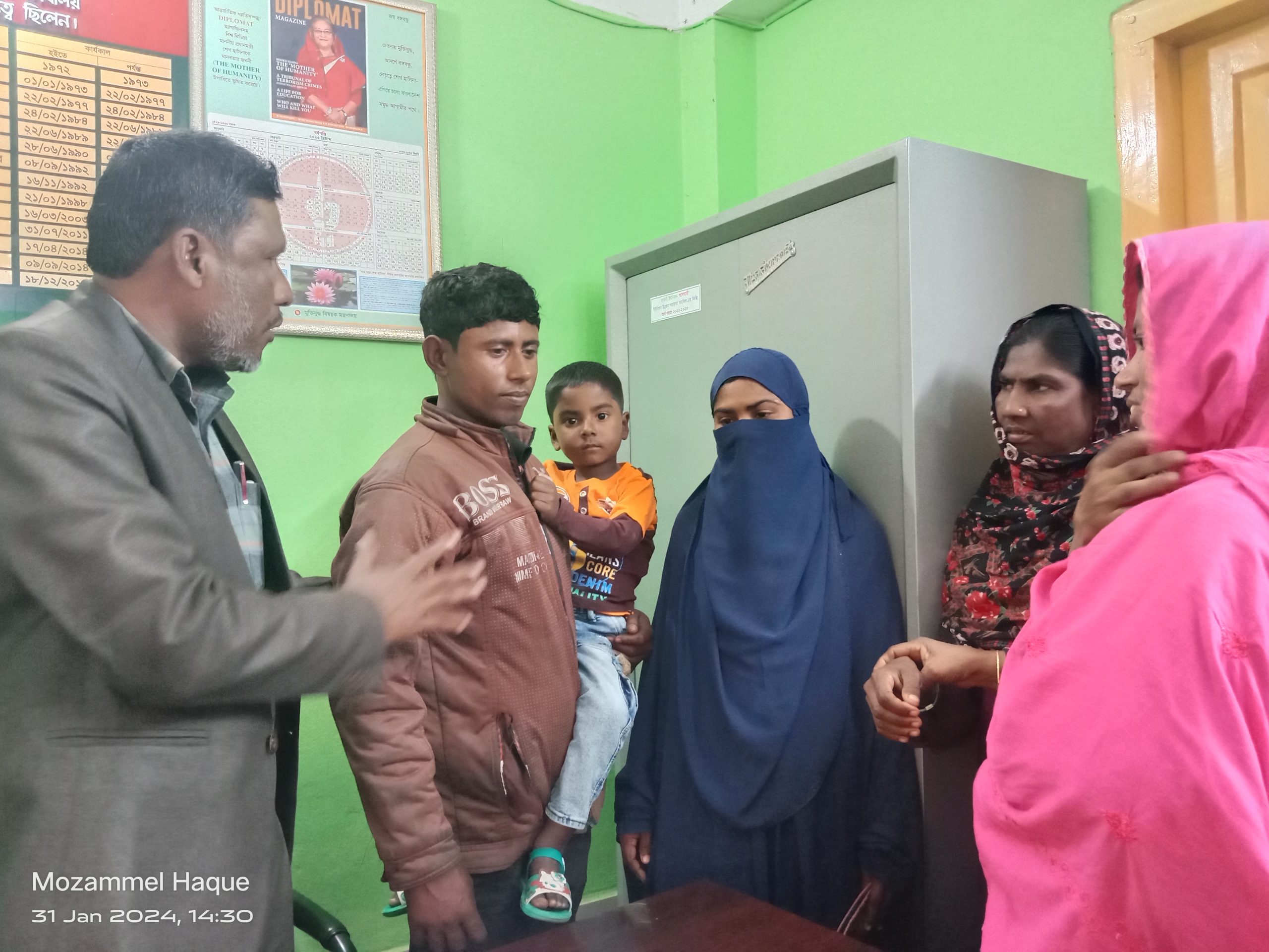 ভাঙা সংসার জোড়া লাগালেন প্যানেল চেয়ারম্যান শহিদুল ইসলাম