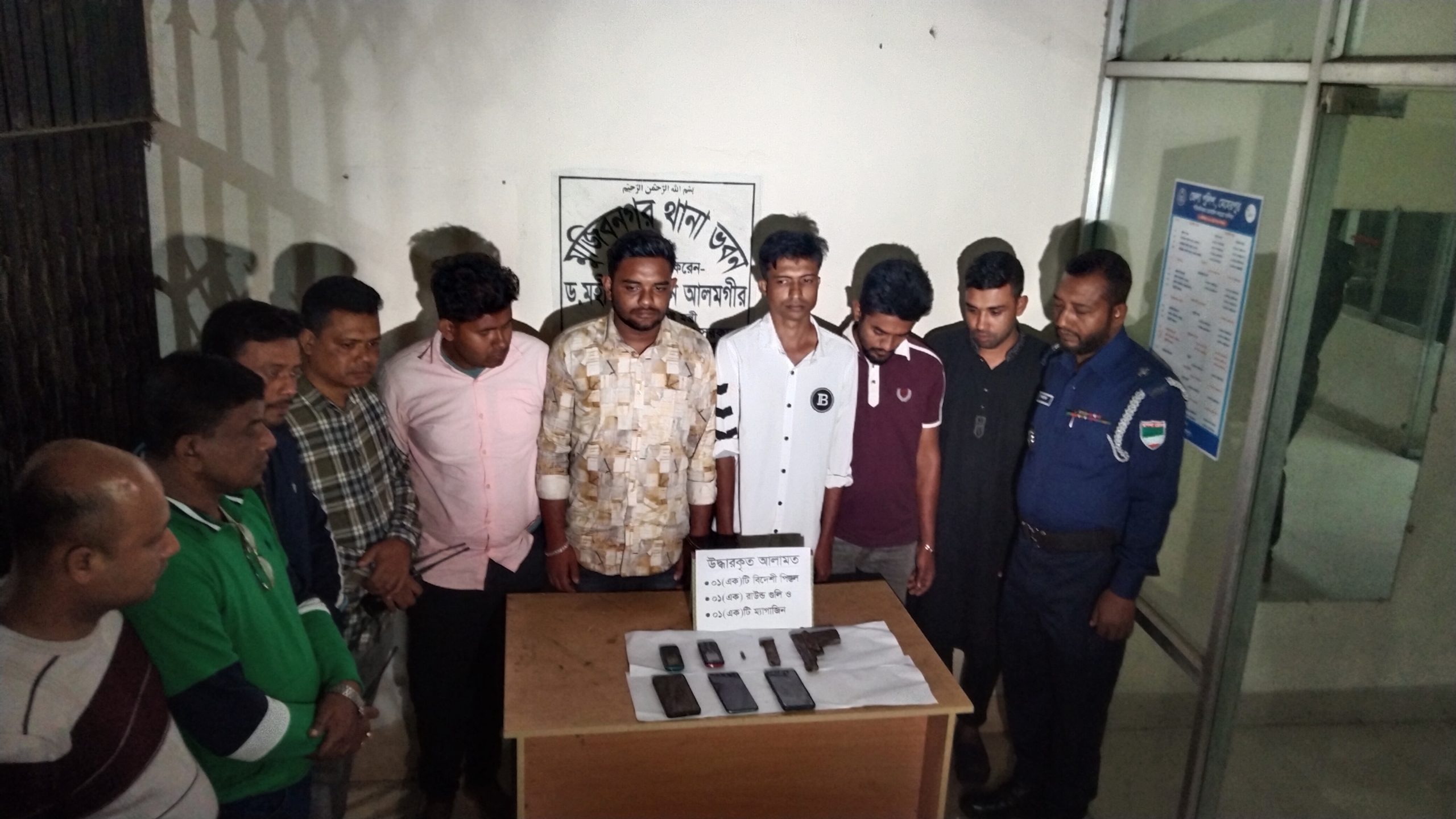 মেহেরপুরে বিদেশি পিস্তলসহ ৫ জন আটক