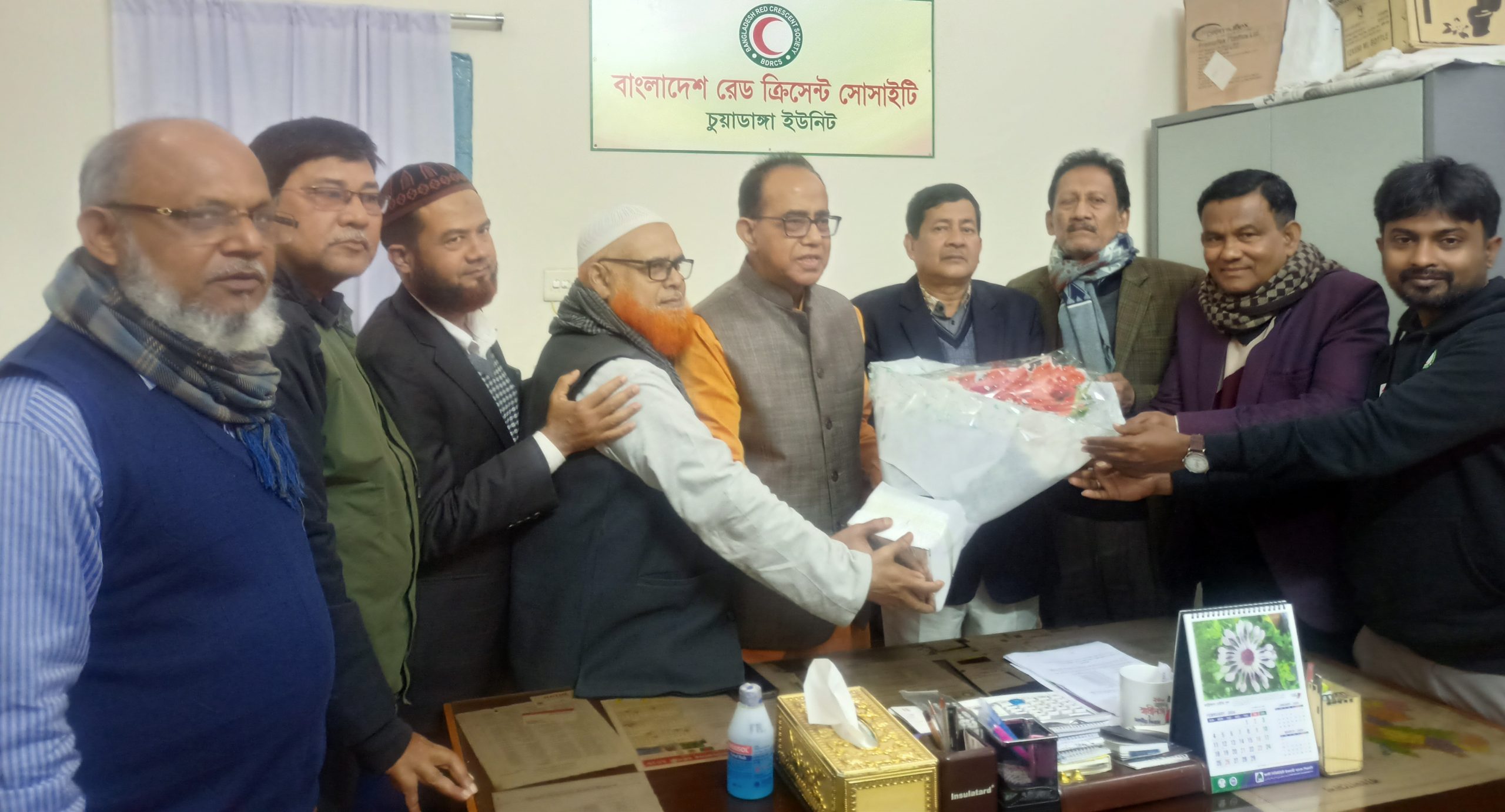 চুয়াডাঙ্গা রেডক্রিসেন্ট সোসাইটির সেক্রেটারি সাহানকে ফুলেল শুভেচ্ছা জানালো ইউনিট নেতৃবৃন্দ