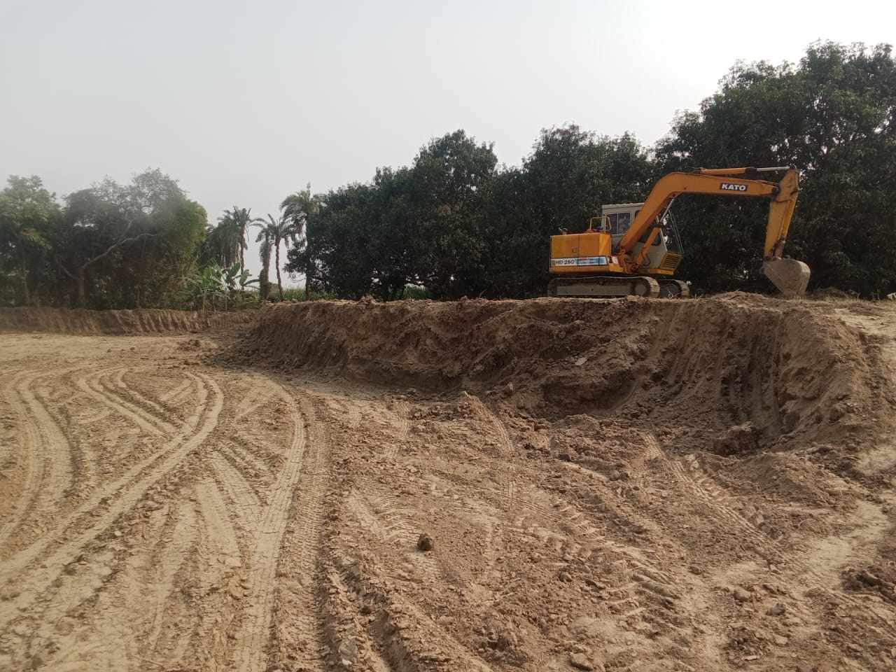 আলমডাঙ্গায় পুকুর খননের নামে মাটি কেটে বিক্রির অভিযোগ