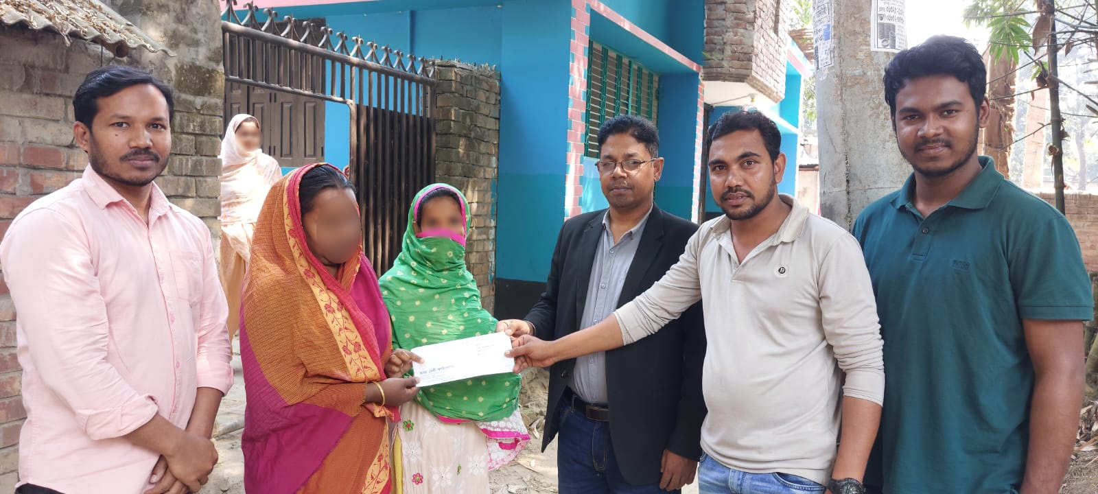 কন্যা দায়গ্রস্ত মা’কে আর্থিক সহায়তা দিলীপ কুমার